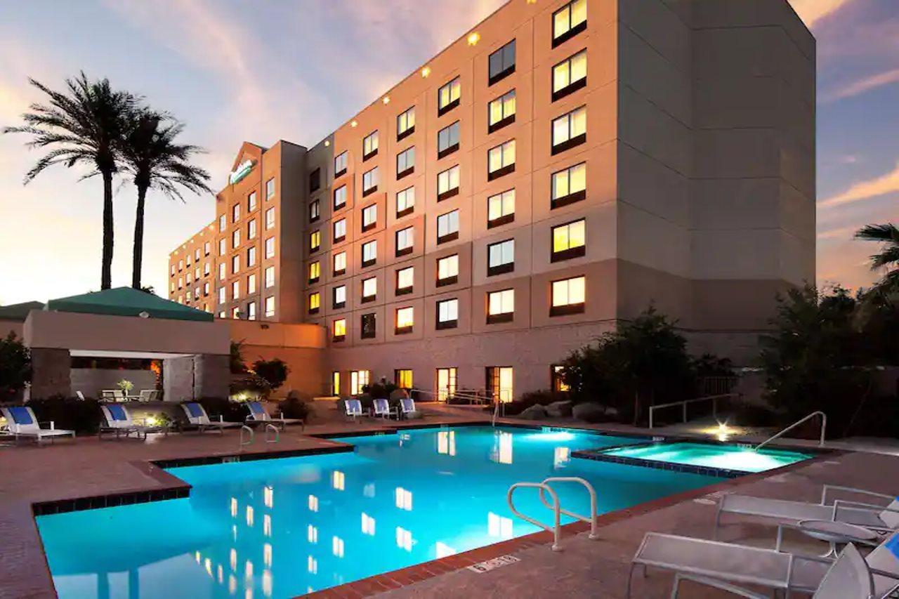 Radisson Hotel Phoenix Airport Bagian luar foto