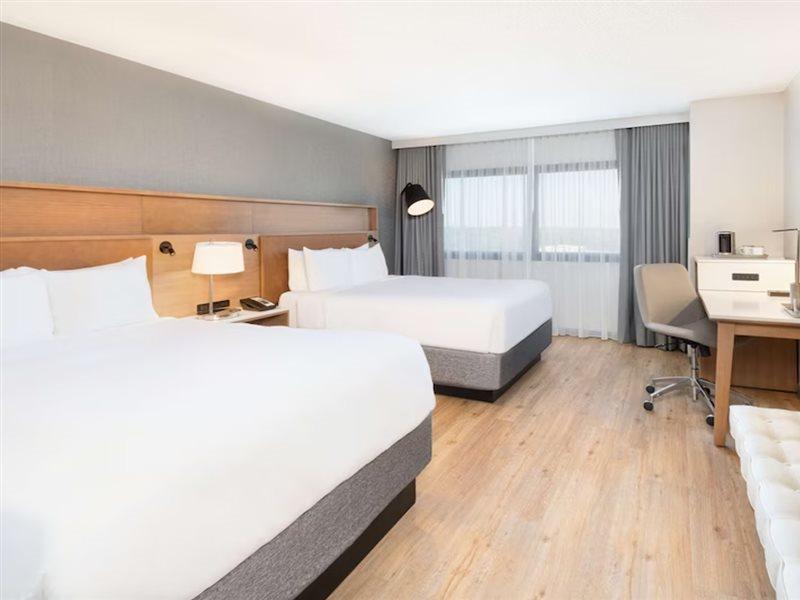 Radisson Hotel Phoenix Airport Bagian luar foto