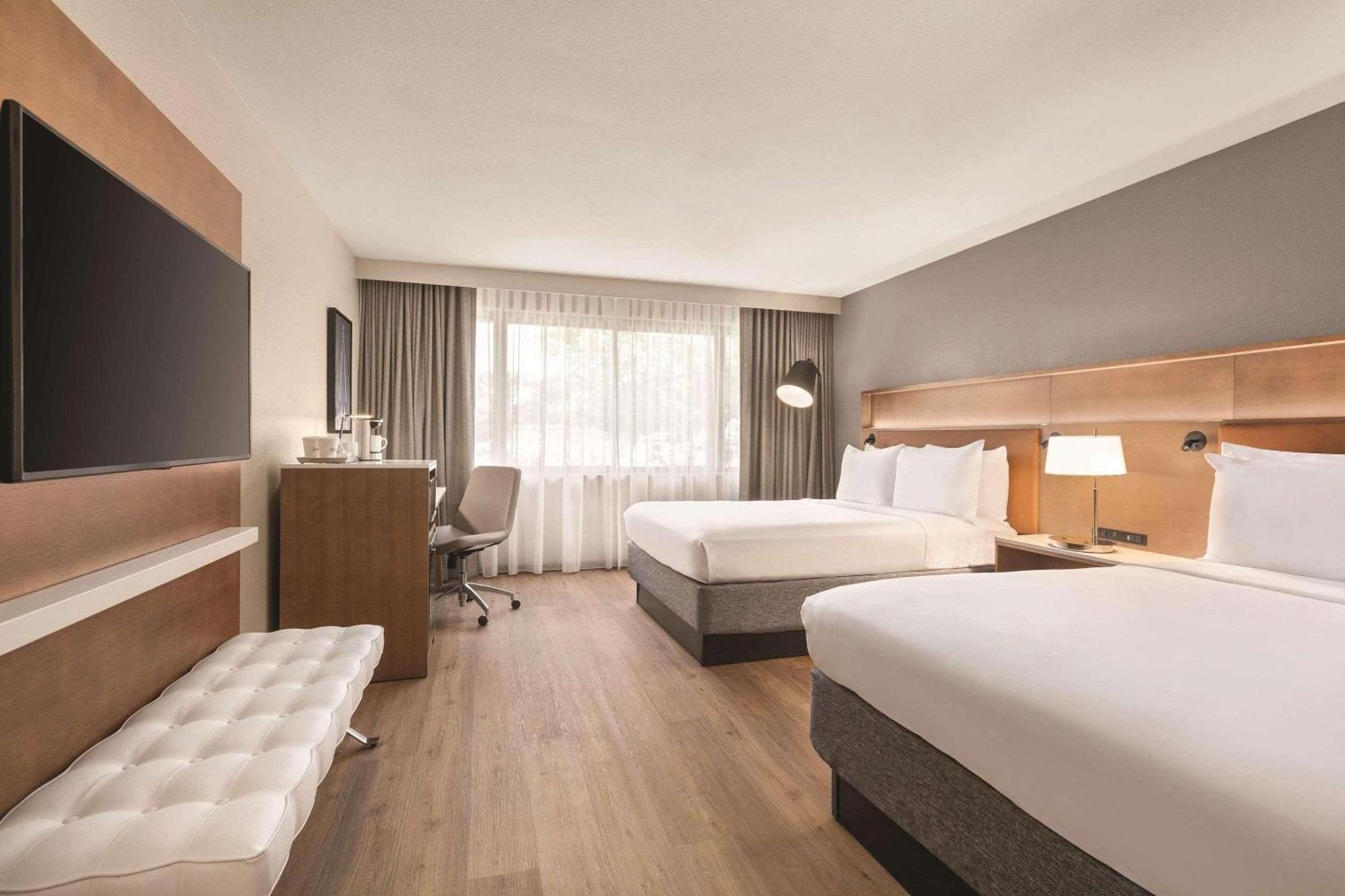 Radisson Hotel Phoenix Airport Bagian luar foto