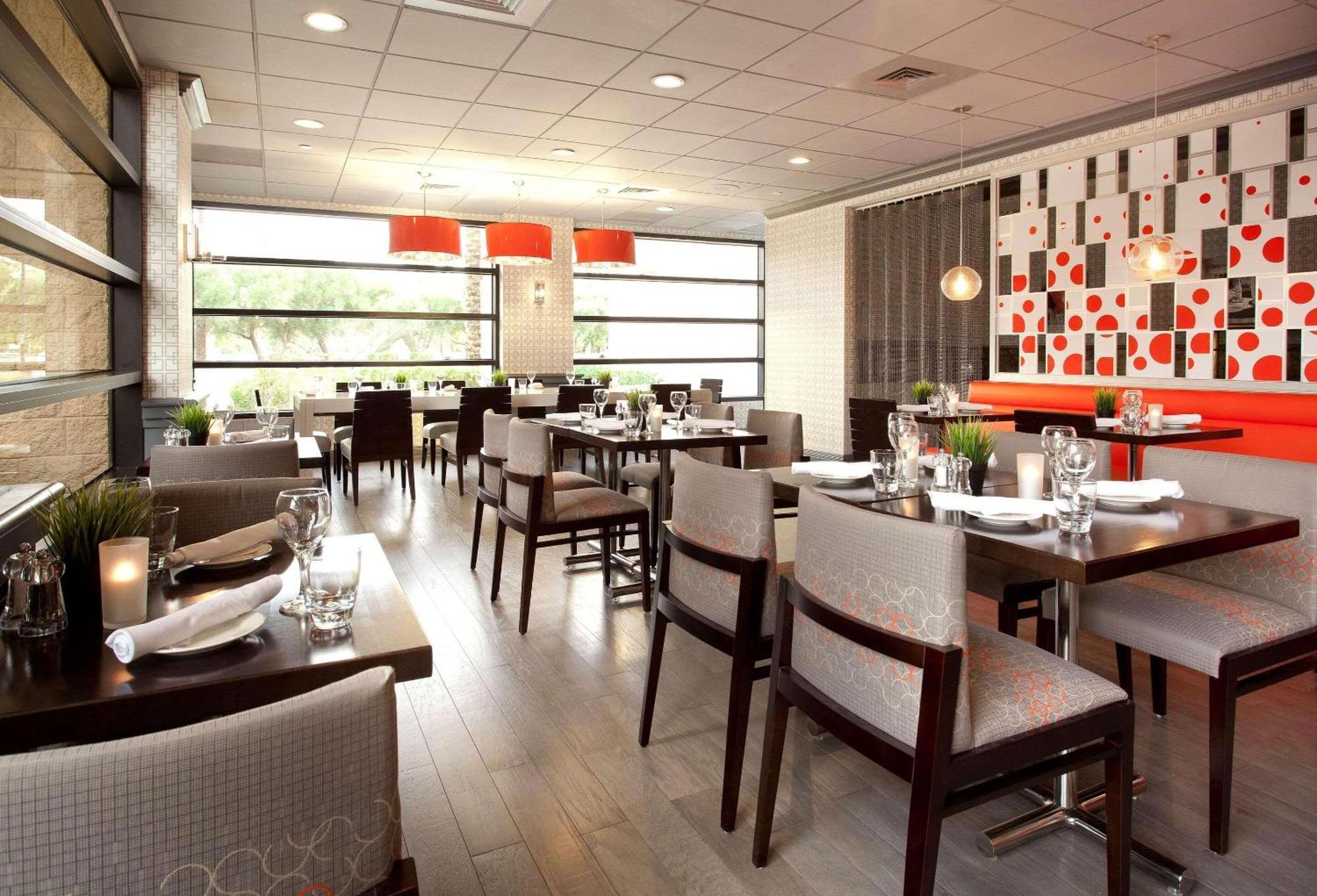 Radisson Hotel Phoenix Airport Bagian luar foto