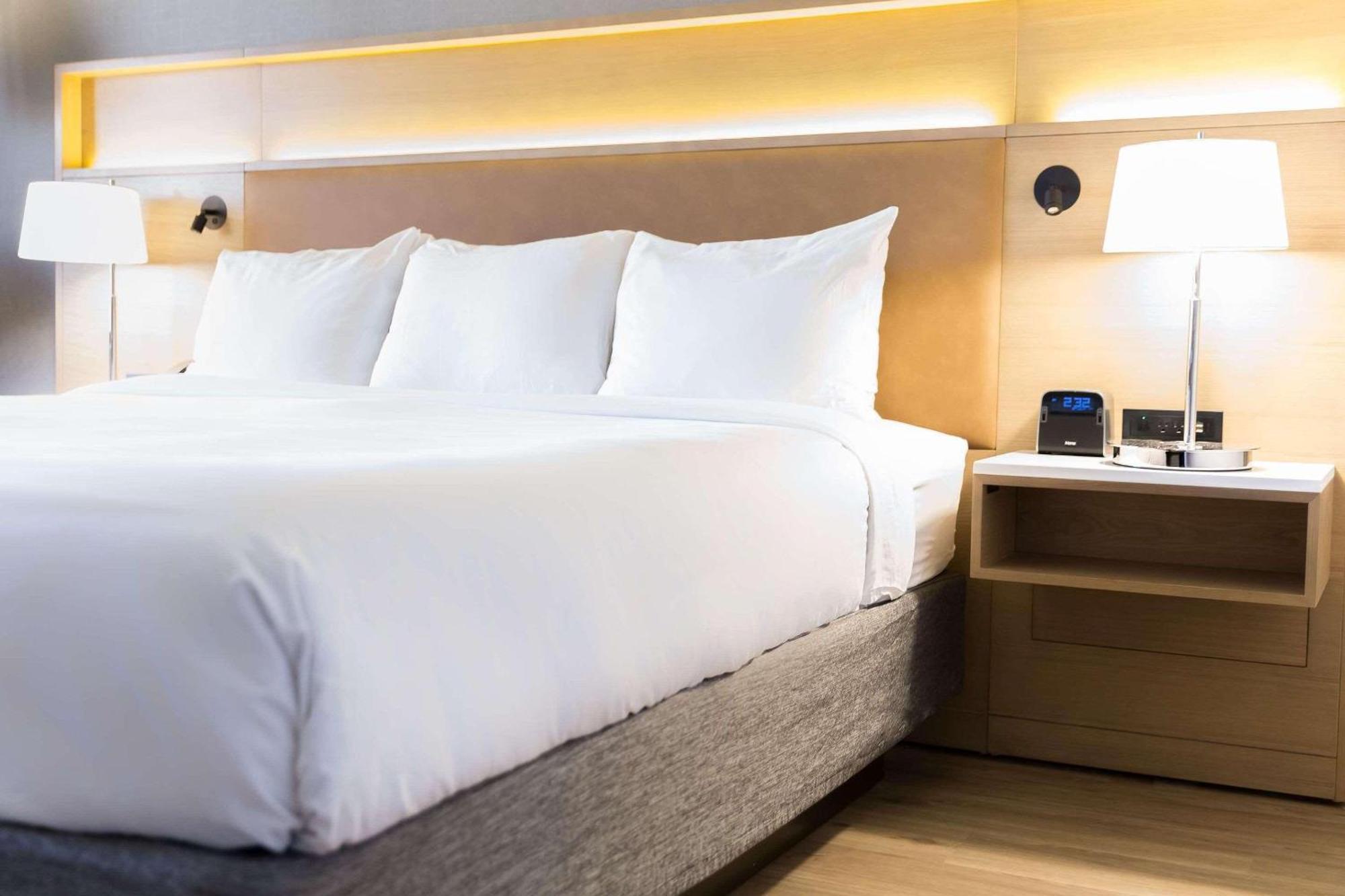 Radisson Hotel Phoenix Airport Bagian luar foto